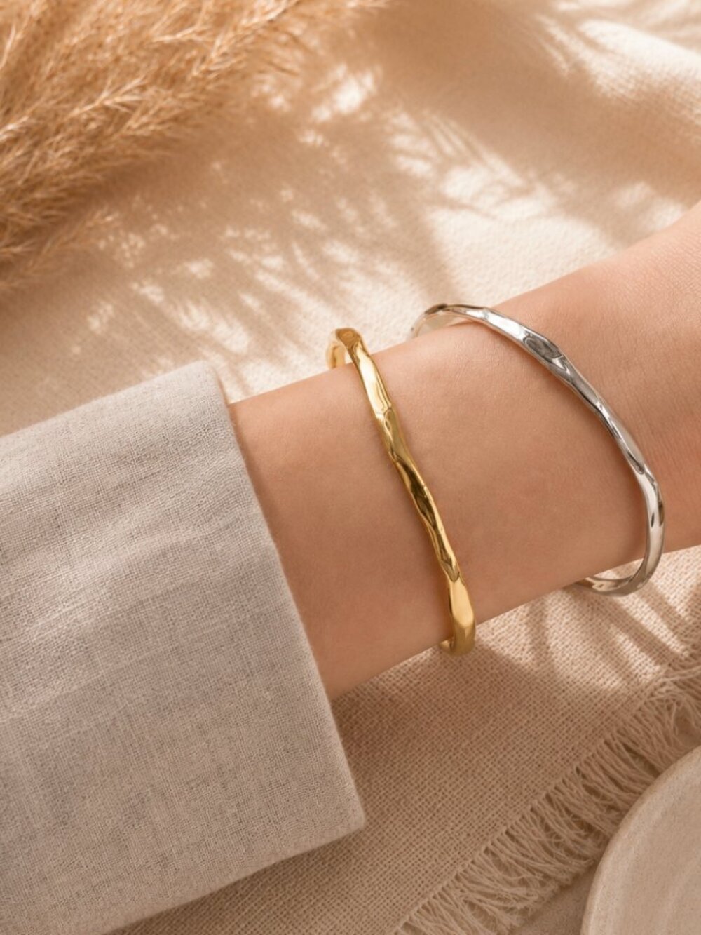 925 Sterling Silver Minimalist Thin Wavy Bangle Cuff Bracelet (Silver or Gold)